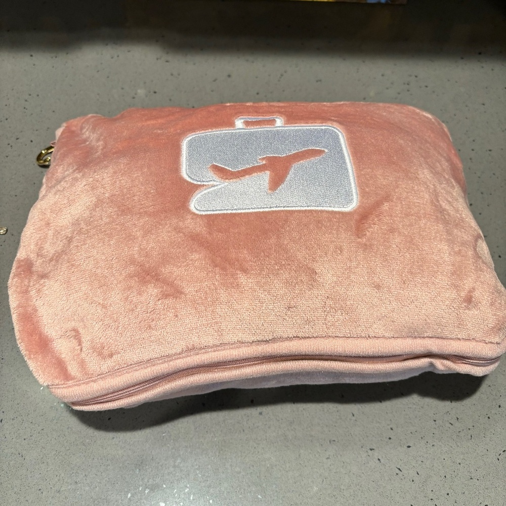 New EverSnug 2 in 1 travel blanket/pillow